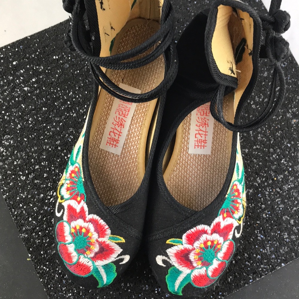 Girls Floral chinese embordied shoes